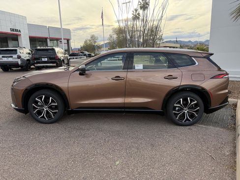 New 2026 Toyota Crown Signia image 2