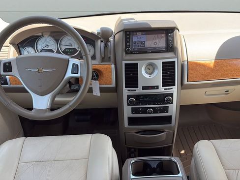 Used 2010 Chrysler Town & Country Limited w/ Trailer Tow Group FWD image 11