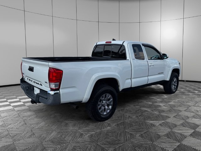 Used 2017 Toyota Tacoma SR5 w/ Tow Package AWD/4WD image 5