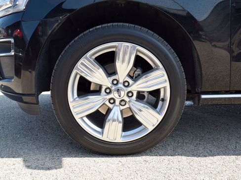 Certified 2024 Ford Expedition Max Platinum image 27