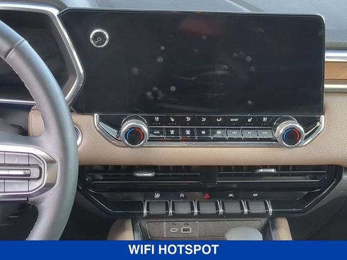 Used 2025 GMC Canyon Denali AWD/4WD image 16