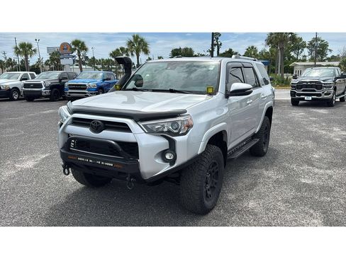 Used 2021 Toyota 4Runner SR5 Premium AWD/4WD image 2