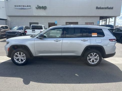 Certified 2022 Jeep Grand Cherokee L Limited AWD/4WD image 2