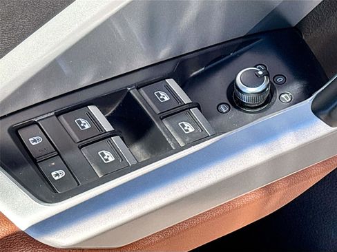 Used 2019 Audi Q3 2.0T Premium image 17