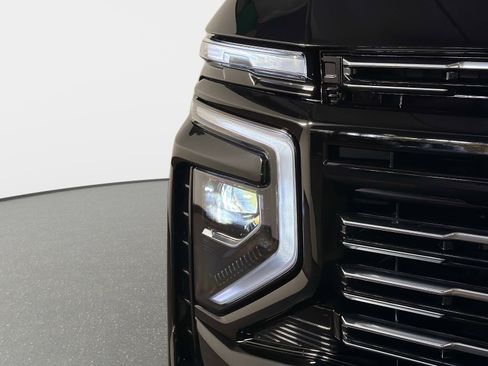 Used 2026 Chevrolet Suburban High Country w/ Sun And Tow Package AWD/4WD image 9