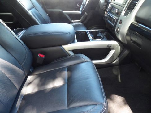 Used 2018 Nissan Titan SV w/ SV Convenience Package image 30