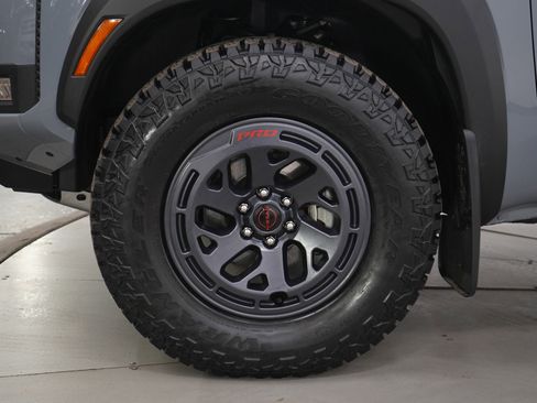 Used 2025 Nissan Frontier PRO-4X w/ Pro Premium Package image 29