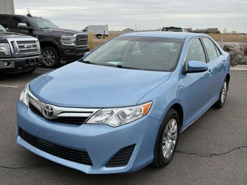 Used 2014 Toyota Camry L image 5