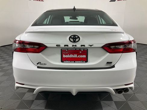 Used 2022 Toyota Camry SE image 5