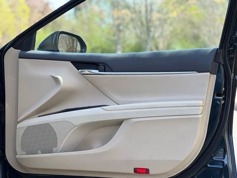 Used 2020 Toyota Camry LE image 21