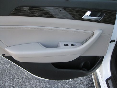Used 2015 Hyundai Sonata Limited w/ Option Group 05 FWD image 28