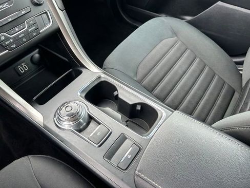 Used 2019 Ford Fusion SE FWD image 27