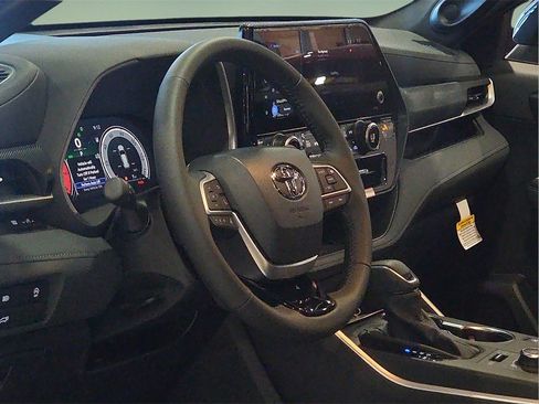 New 2026 Toyota Highlander XSE image 13