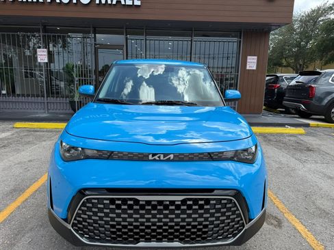 Used 2023 Kia Soul EX FWD image 2
