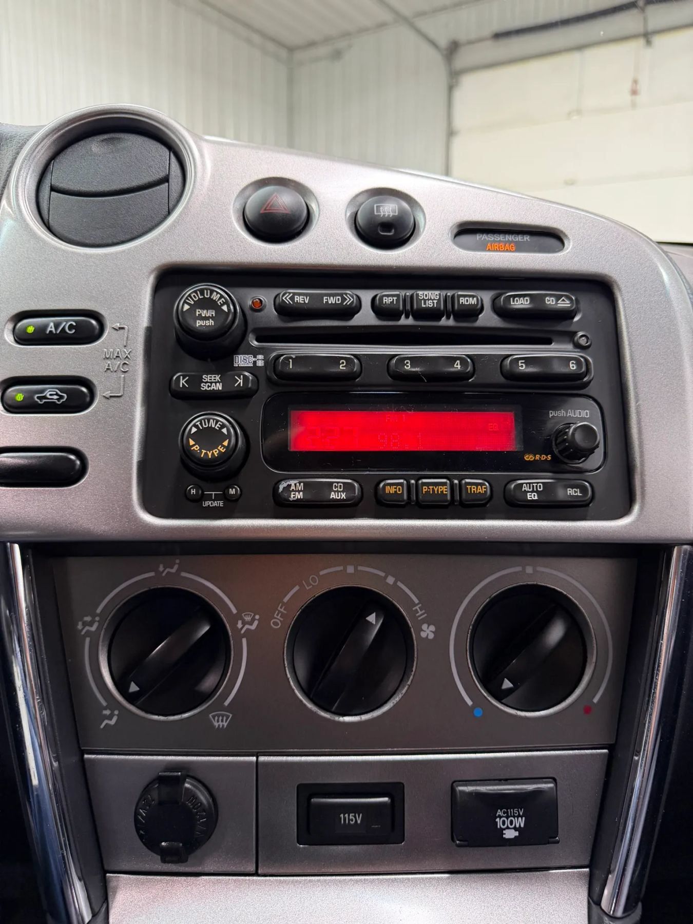 Used 2006 Pontiac Vibe w/ Sport Package FWD image 22