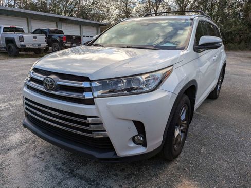 Used 2018 Toyota Highlander Limited image 2