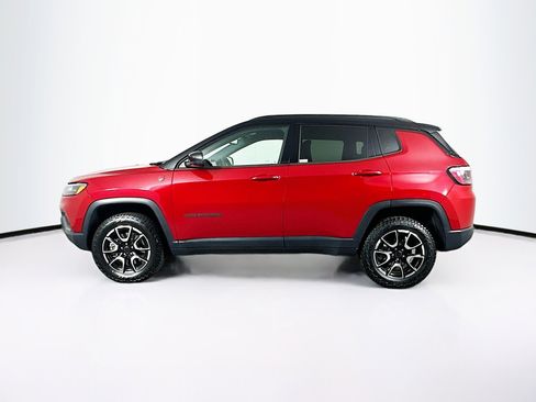 Used 2025 Jeep Compass Trailhawk AWD/4WD image 4