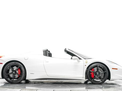Used 2015 Ferrari 458 Spider RWD image 49