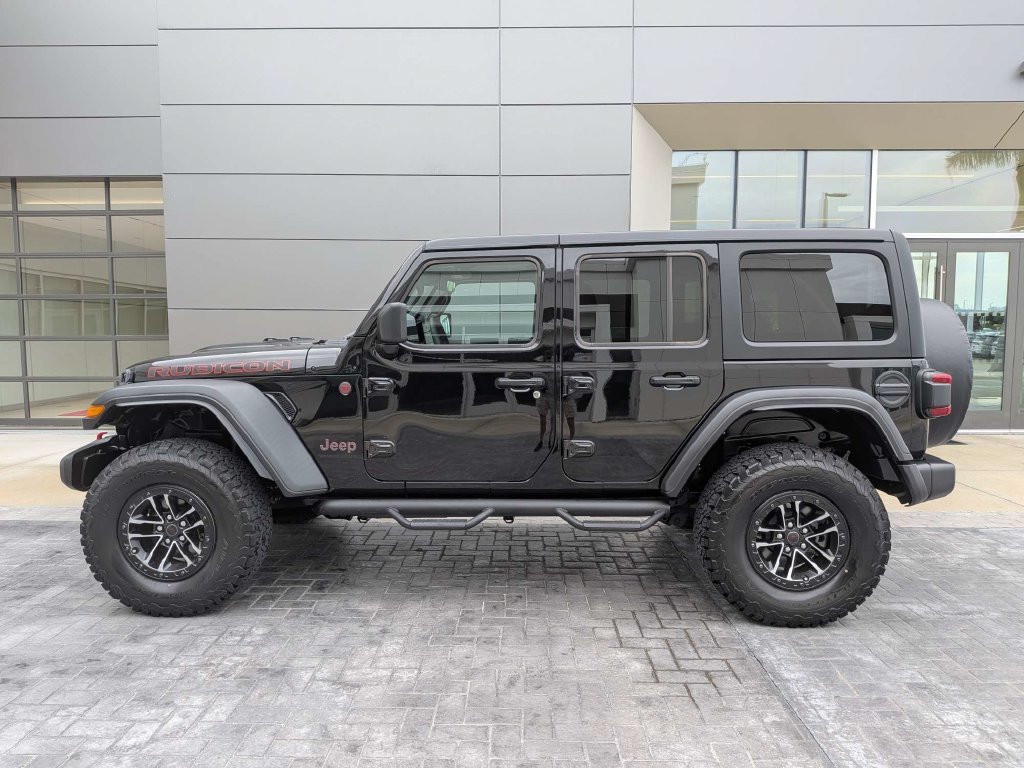 Used 2024 Jeep Wrangler Unlimited Rubicon w/ XTREMEE 35" Tire Package AWD/4WD image 2