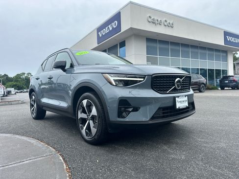 Used 2023 Volvo XC40 B5 Plus w/ Protection Package Premier AWD/4WD image 2