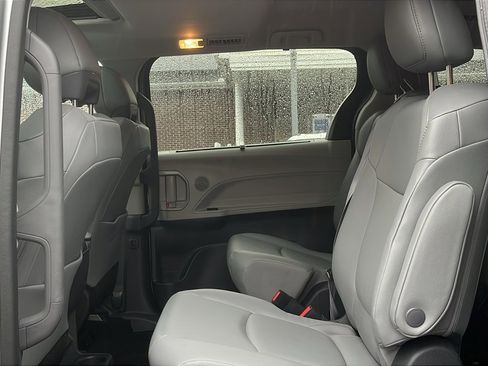 Used 2024 Toyota Sienna XLE image 23
