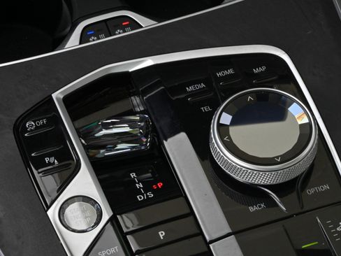 Certified 2025 BMW X7 xDrive40i w/ Executive Package image 23