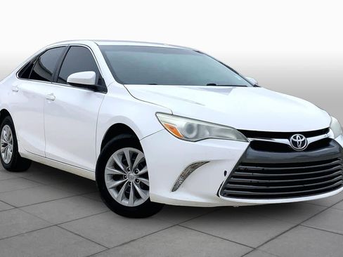 Used 2015 Toyota Camry LE FWD image 3