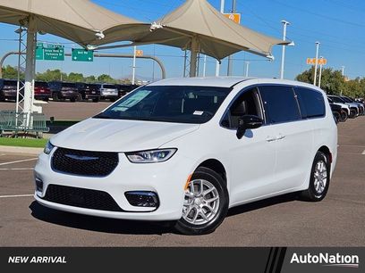 New 2026 Chrysler Pacifica Select