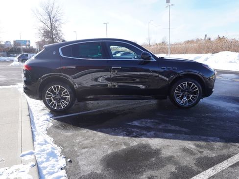 New 2025 Maserati Grecale GT image 5