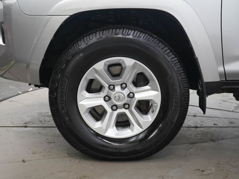 Used 2015 Toyota 4Runner SR5 AWD/4WD image 29