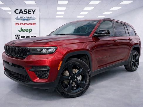 Used 2023 Jeep Grand Cherokee Altitude image 1