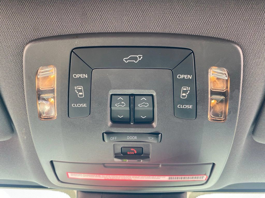 Used 2023 Toyota Sienna XSE FWD image 23