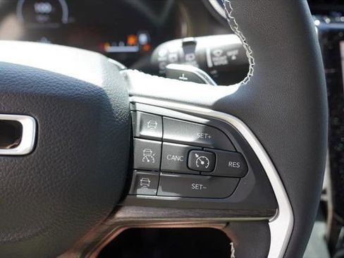 Certified 2023 Jeep Grand Cherokee L Limited AWD/4WD image 35