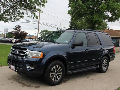 Used 2016 Ford Expedition XLT w/ Equipment Group 202A AWD/4WD image 5