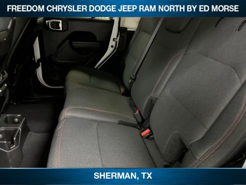 Used 2025 Jeep Wrangler Unlimited Rubicon image 9