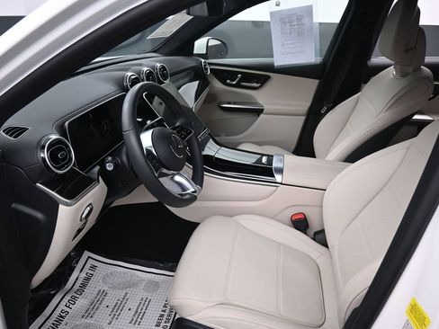 Used 2025 Mercedes-Benz GLC 300 4MATIC image 23
