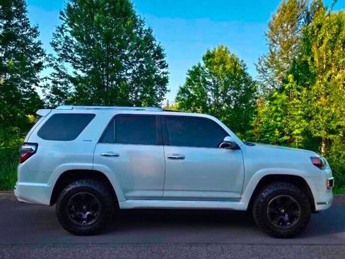 Used 2018 Toyota 4Runner Limited AWD/4WD image 8