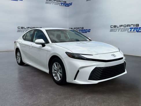 Used 2025 Toyota Camry LE FWD image 3