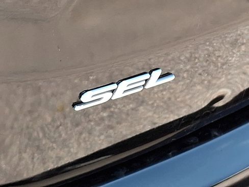 Used 2021 Ford Edge SEL image 40