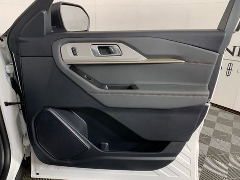 Used 2025 Ford Explorer Active image 39