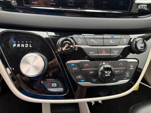 Used 2023 Chrysler Pacifica Touring-L FWD image 29