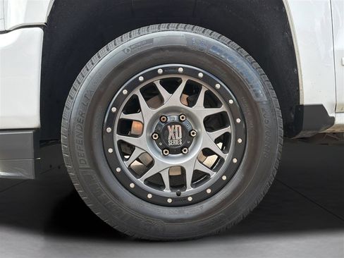 Used 2018 Chevrolet Silverado 1500 LT w/ All Star Edition AWD/4WD image 28