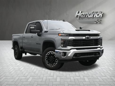 Used 2024 Chevrolet Silverado 2500 LT w/ Safety Package image 2