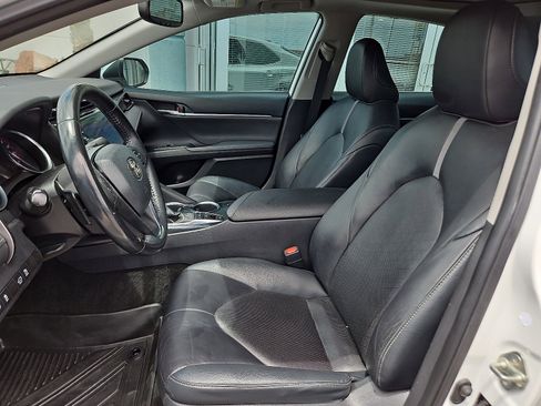 Used 2020 Toyota Camry XSE image 9