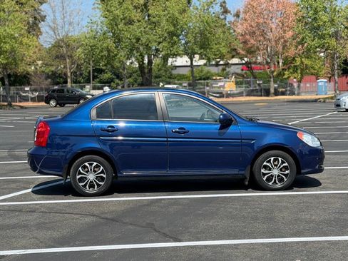Used 2010 Hyundai Accent GLS FWD image 6