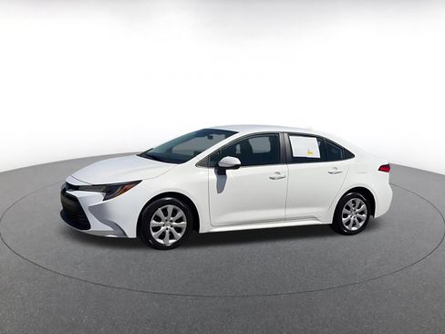 Used 2025 Toyota Corolla LE FWD image 8