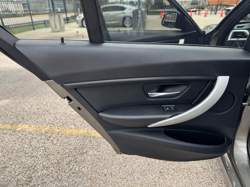 Used 2017 BMW 320i Sedan image 23
