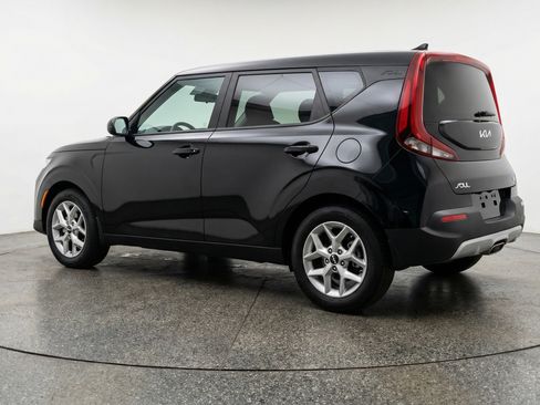 Used 2025 Kia Soul LX w/ LX Technology Package FWD image 6