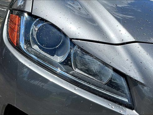 Used 2019 Jaguar F-PACE Premium image 53