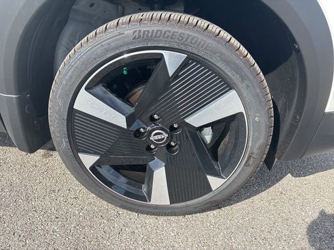 New 2025 Nissan Kicks SR AWD/4WD image 9